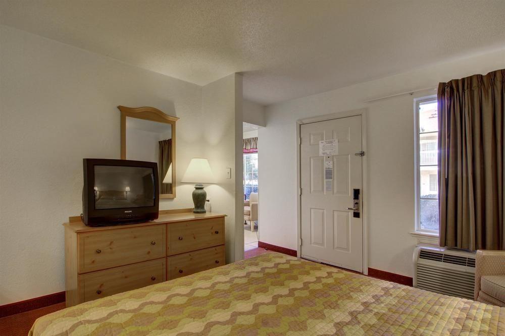 Atlanta Hotel Roswell Exterior photo