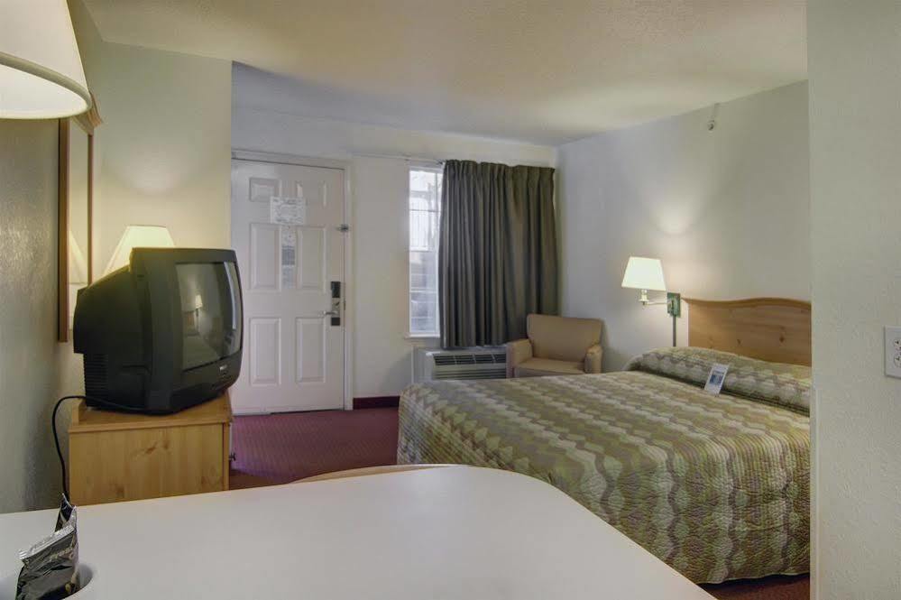 Atlanta Hotel Roswell Exterior photo